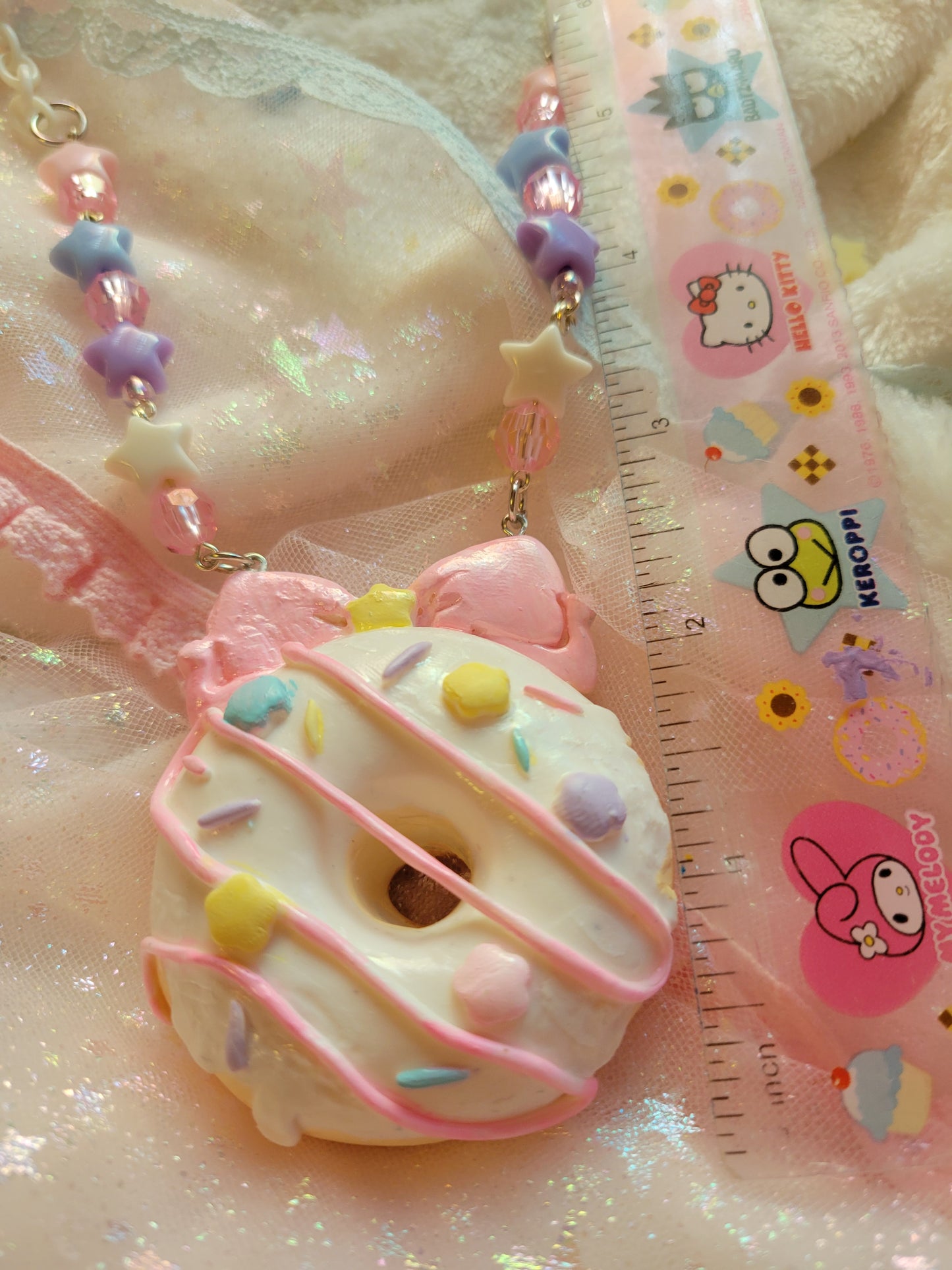 Big lovely donut necklace white